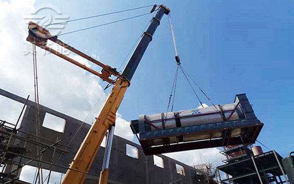 果渣烘干機(jī)吊裝現(xiàn)場(chǎng) 果渣烘干機(jī)吊裝現(xiàn)場(chǎng)